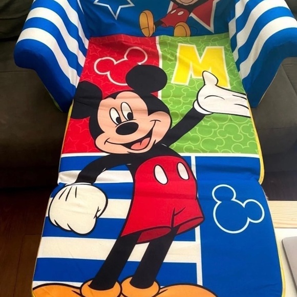 SOLD!! Mickey Mouse sofa - Picture 9 of 12